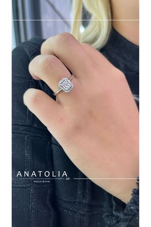 Pırlanta Baget Taşlı Yüzük