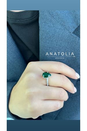 ZÜMRÜT PIRLANTA TASARIM YÜZÜK