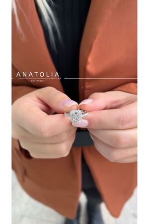 0.60 KARAT PIRLANTA BAGET TAŞLI YÜZÜK