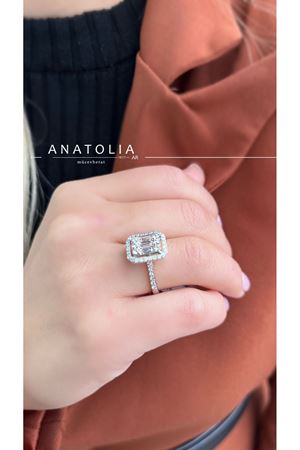 1.17 KARAT PIRLANTA BAGET TAŞLI YÜZÜK