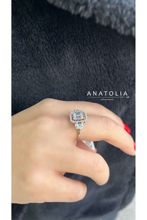 0.61 KARAT PIRLANTA BAGET YÜZÜK