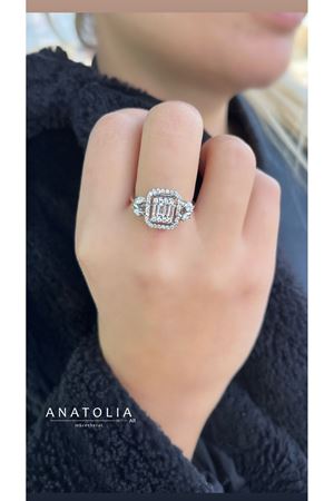 0.61 KARAT PIRLANTA BAGET YÜZÜK