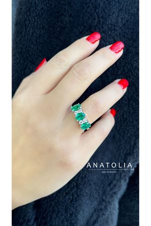 2.15 KARAT ZÜMRÜT VE 0.29 KARAT PIRLANTA TASARIM YÜZÜK