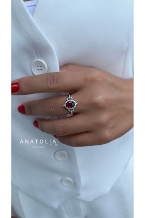 PIRLANTA VE YAKUT TASARIM KOLYE KÜPE YÜZÜK SETİ